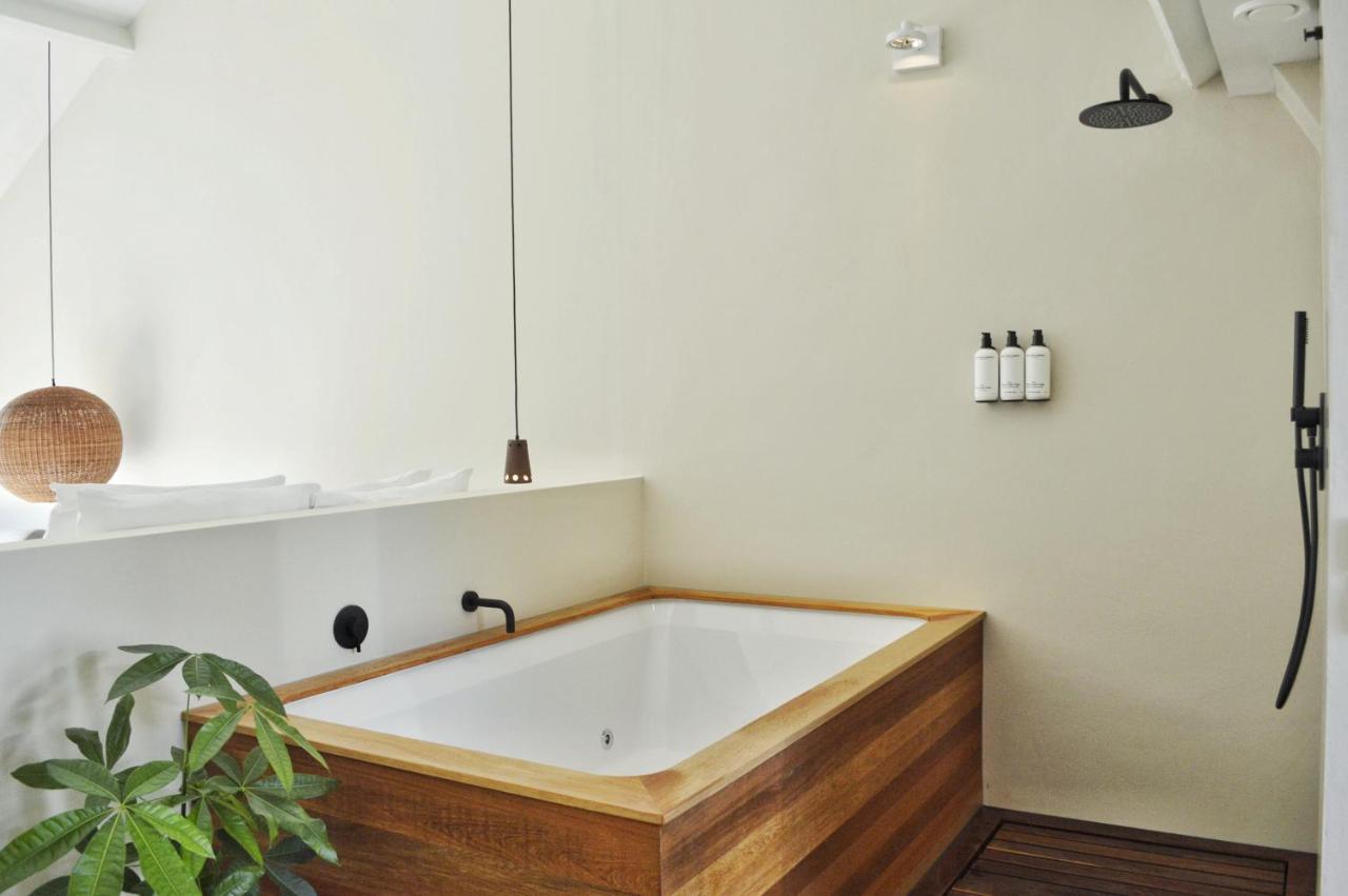 Van Heeckeren Apartments & Suites Nes Нес Экстерьер фото